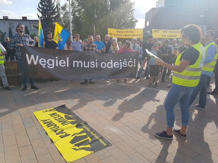 Protest przeciwko planowanemu wydobyciu węgla z nowych złóż znajdujących się pod miastem Imielin