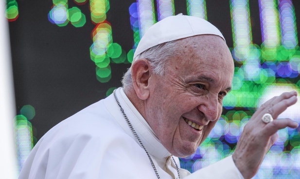 Papież wzywa do modlitwy za rządzących 