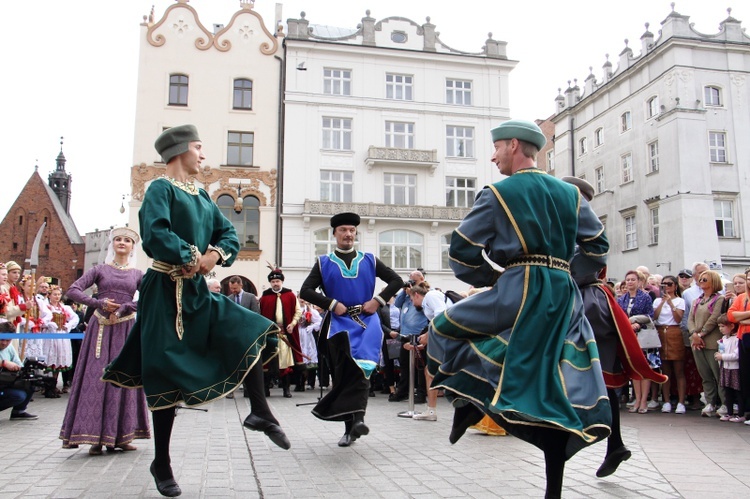 Przekazanie repliki mongolskiej strzały przez Paolę Giacomini