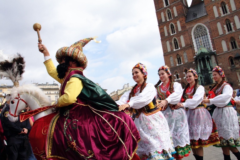 Przekazanie repliki mongolskiej strzały przez Paolę Giacomini