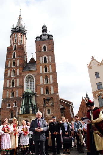 Przekazanie repliki mongolskiej strzały przez Paolę Giacomini