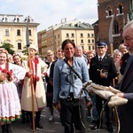 Przekazanie repliki mongolskiej strzały przez Paolę Giacomini