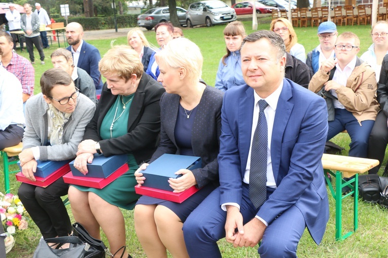 Poświęcenie kaplicy w Małkowicach i festyn Caritasu