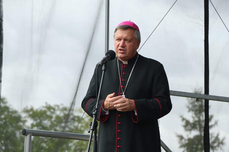 Poświęcenie kaplicy w Małkowicach i festyn Caritasu