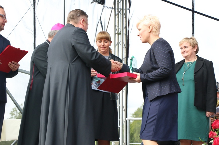 Poświęcenie kaplicy w Małkowicach i festyn Caritasu