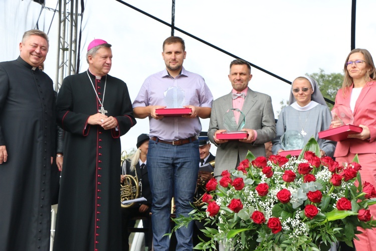 Poświęcenie kaplicy w Małkowicach i festyn Caritasu