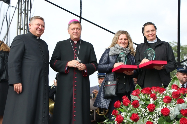 Poświęcenie kaplicy w Małkowicach i festyn Caritasu