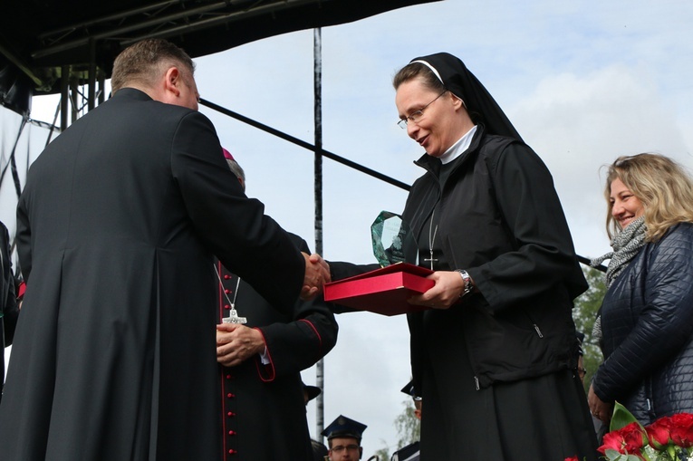 Poświęcenie kaplicy w Małkowicach i festyn Caritasu