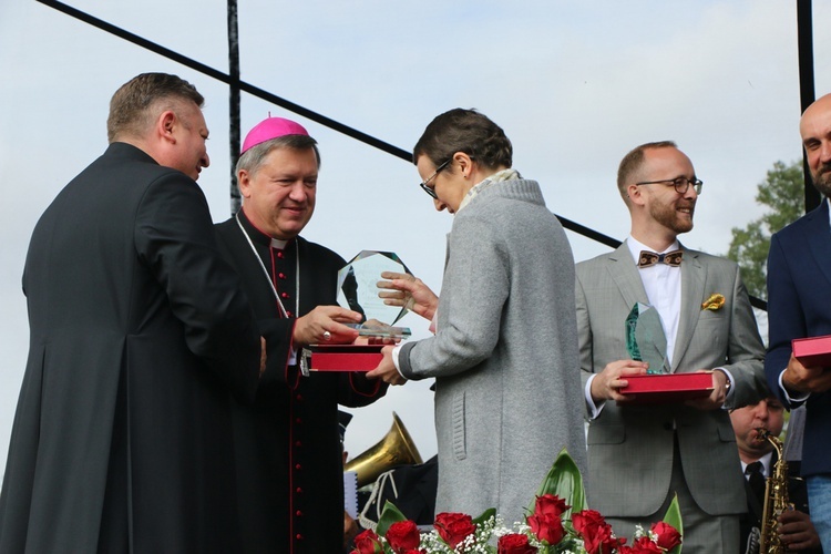 Poświęcenie kaplicy w Małkowicach i festyn Caritasu