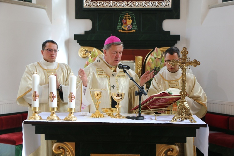 Poświęcenie kaplicy w Małkowicach i festyn Caritasu