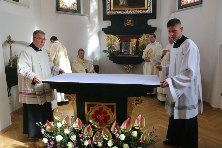 Poświęcenie kaplicy w Małkowicach i festyn Caritasu