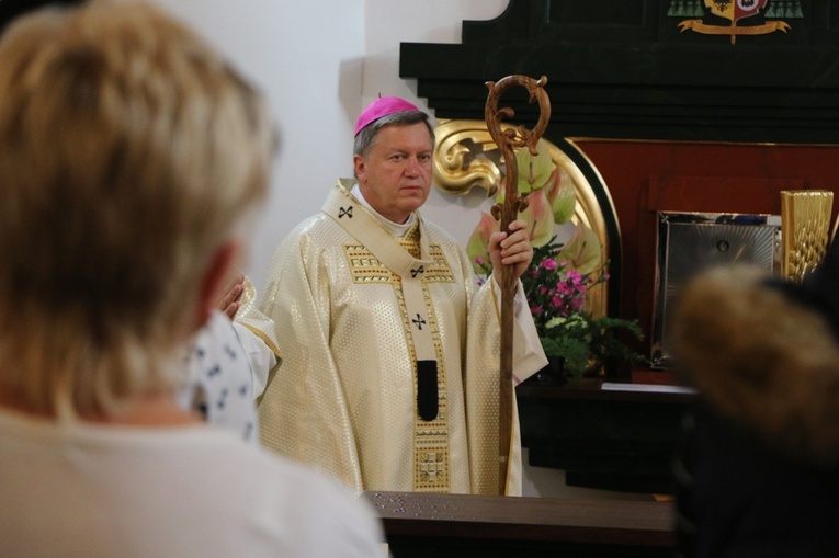 Poświęcenie kaplicy w Małkowicach i festyn Caritasu