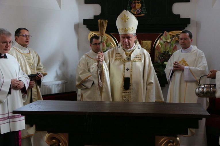 Poświęcenie kaplicy w Małkowicach i festyn Caritasu