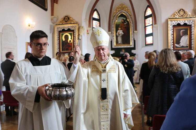 Poświęcenie kaplicy w Małkowicach i festyn Caritasu