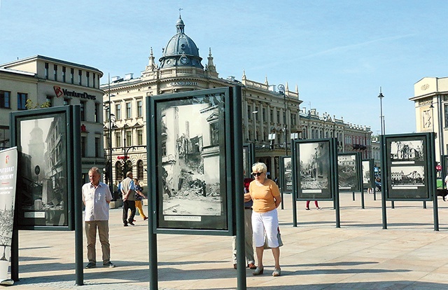 Plansze ze zdjęciami lubelskich zniszczeń stanęły w centrum.