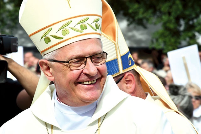 Bp Edward Dajczak podczas pielgrzymki diecezjalnej.