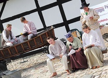 „Orkę” przeczytali aktorzy ze Studia Artystycznego im. Ziembińskich oraz Teatru „Zwierciadło”.