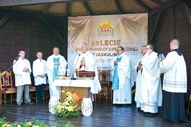 Podczas Eucharystii modlono się za żyjących i zmarłych mieszkańców DPS.