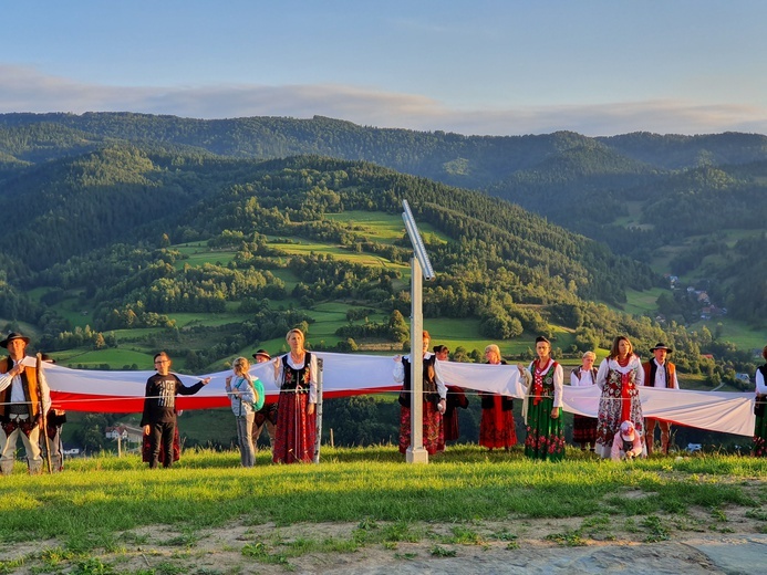 Ochotnica Dolna. Polska pod Krzyżem