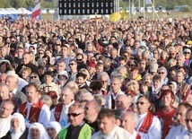 Na płycie lotniska Włocławek-Kruszyn zgromadziło się kilkadziesiąt tysięcy osób.