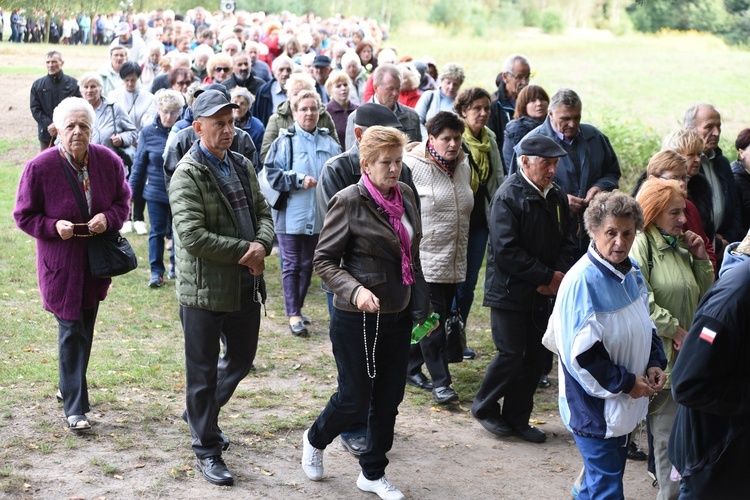 Droga Krzyżowa w Wał Rudzie