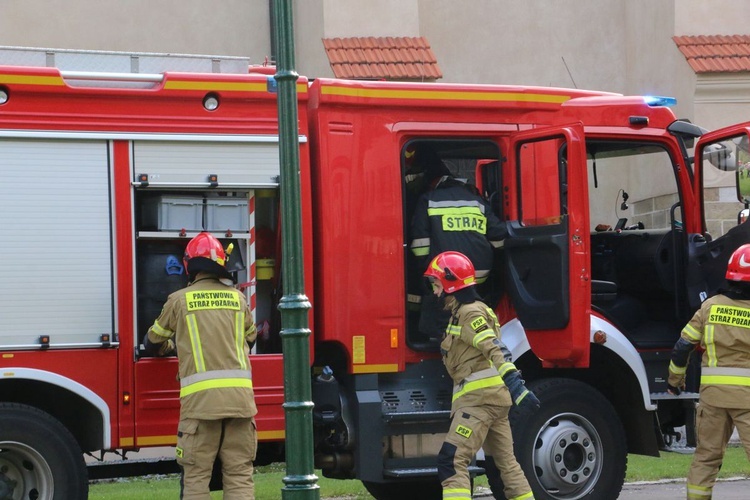 Ćwiczenia strażackie w klasztorze franciszkanów w Krakowie