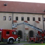 Ćwiczenia strażackie w klasztorze franciszkanów w Krakowie