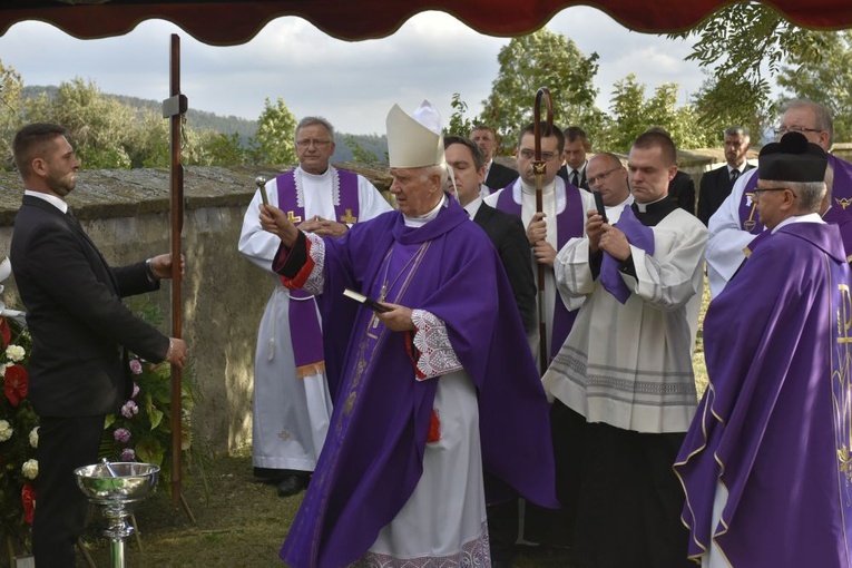 Uroczystości pogrzebowe ks. Józefa Michalskiego w Wałbrzychu i w Budzowie
