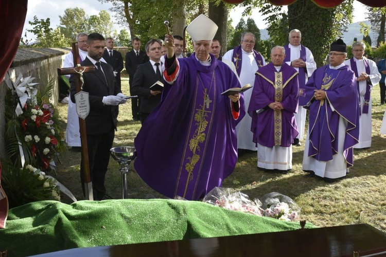 Uroczystości pogrzebowe ks. Józefa Michalskiego w Wałbrzychu i w Budzowie