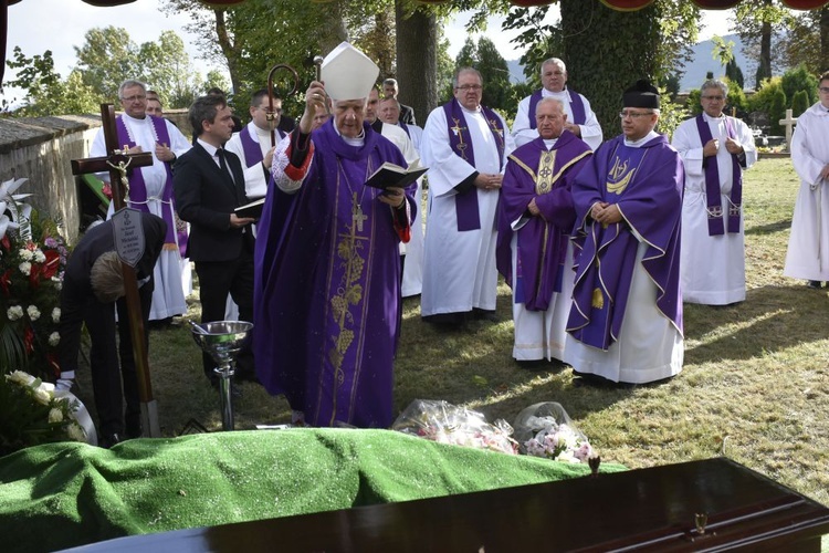 Uroczystości pogrzebowe ks. Józefa Michalskiego w Wałbrzychu i w Budzowie