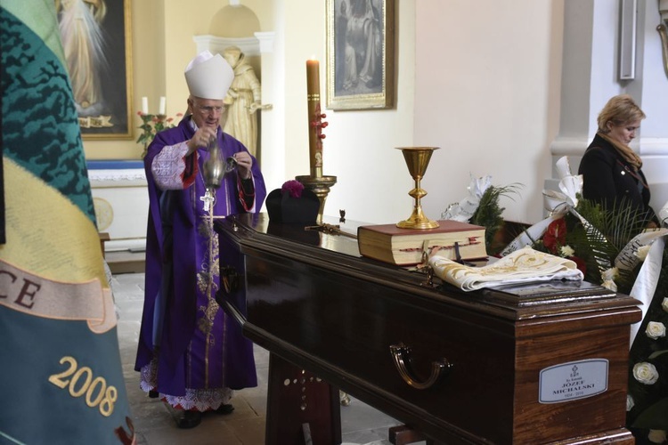 Uroczystości pogrzebowe ks. Józefa Michalskiego w Wałbrzychu i w Budzowie