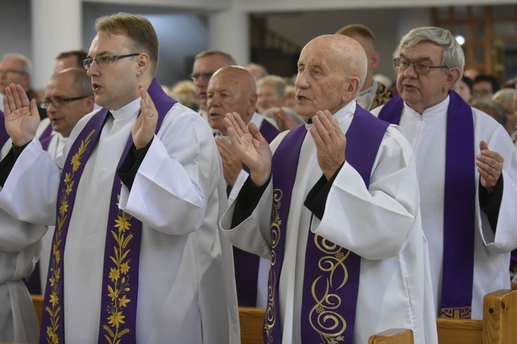 Uroczystości pogrzebowe ks. Józefa Michalskiego w Wałbrzychu i w Budzowie