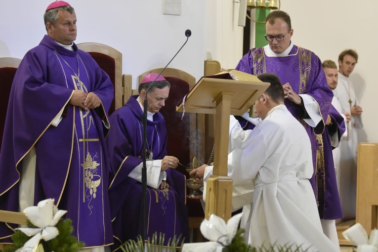 Uroczystości pogrzebowe ks. Józefa Michalskiego w Wałbrzychu i w Budzowie