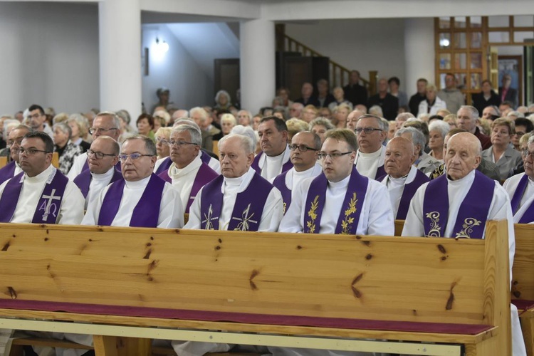 Uroczystości pogrzebowe ks. Józefa Michalskiego w Wałbrzychu i w Budzowie