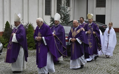 Uroczystości pogrzebowe ks. Józefa Michalskiego w Wałbrzychu i w Budzowie