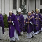 Uroczystości pogrzebowe ks. Józefa Michalskiego w Wałbrzychu i w Budzowie