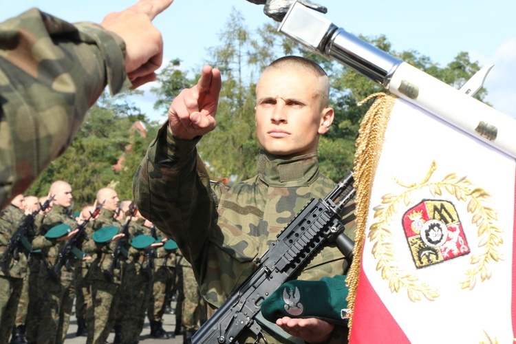 Przysięga wojskowa podchorążych Akademii Wojsk Lądowych 2019