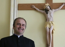 Ks. Mirosław Skałban, proboszcz parafii, zaprasza na nabożeństwa ku czci św. Ignacego.