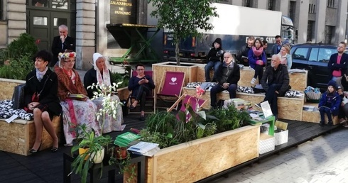 Katowice. Otwarto pierwszy w mieście parklet