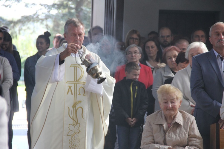 Mikołajowice. Konsekracja ołtarza