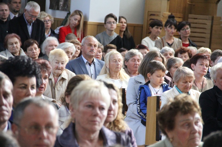 Mikołajowice. Konsekracja ołtarza