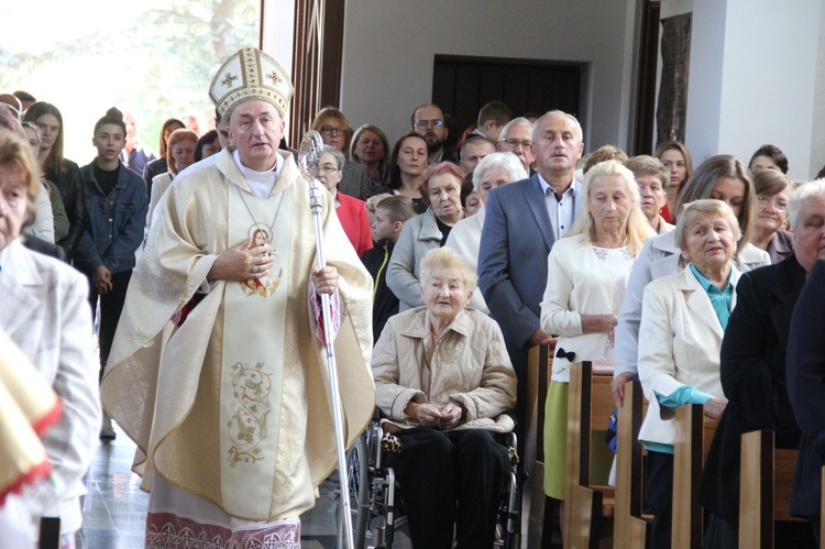 Mikołajowice. Konsekracja ołtarza