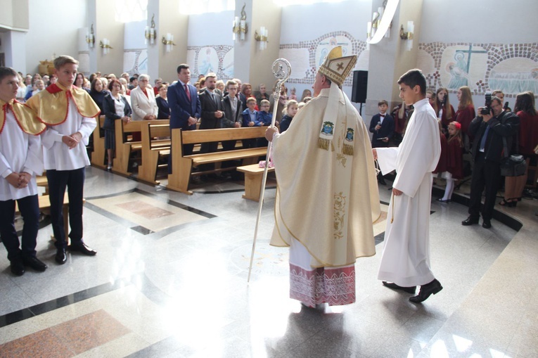 Mikołajowice. Konsekracja ołtarza