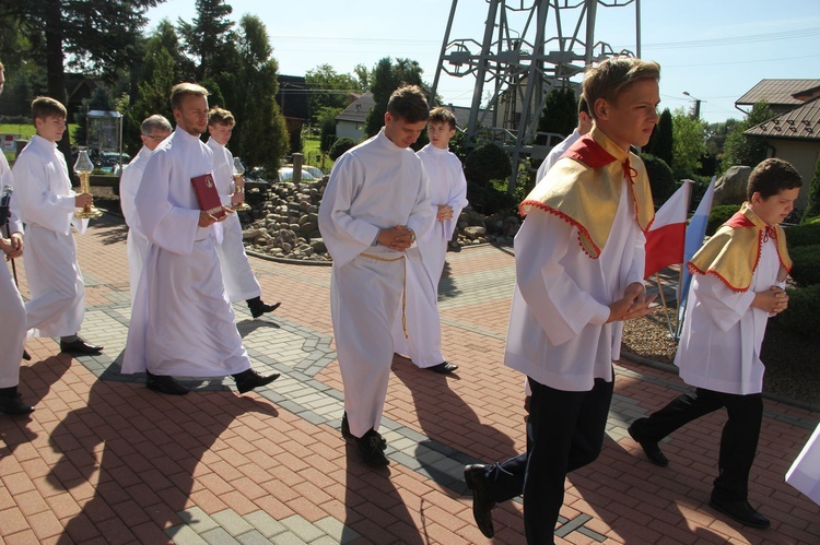 Mikołajowice. Konsekracja ołtarza