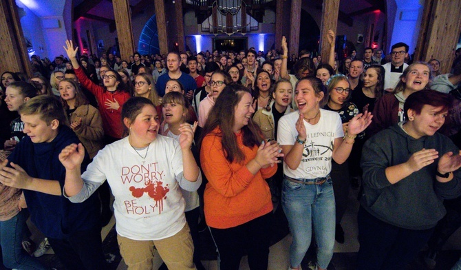 Młodzi o stygmatach - XXXI Wieczór Modlitwy Młodych w archidiecezji gdańskiej