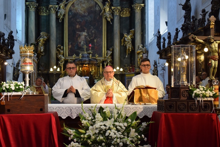 Ulicami Wrocławia ze św. Stanisławem i św. Dorotą