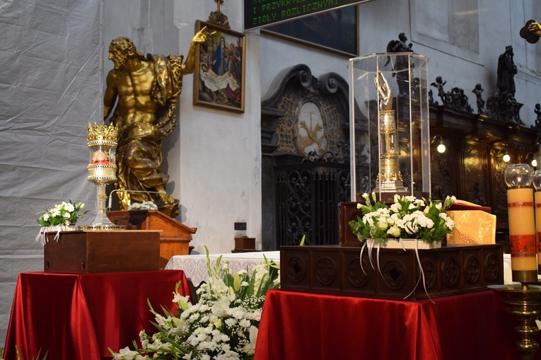 Ulicami Wrocławia ze św. Stanisławem i św. Dorotą