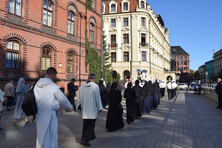 Ulicami Wrocławia ze św. Stanisławem i św. Dorotą