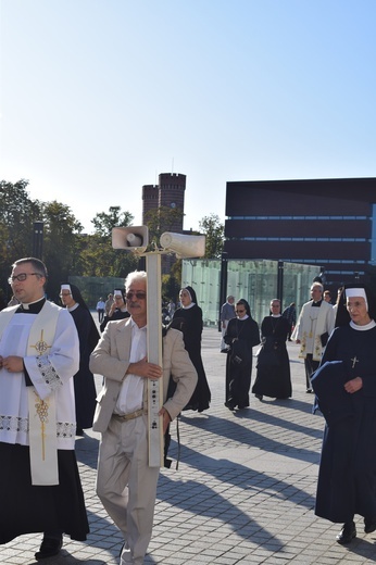 Ulicami Wrocławia ze św. Stanisławem i św. Dorotą