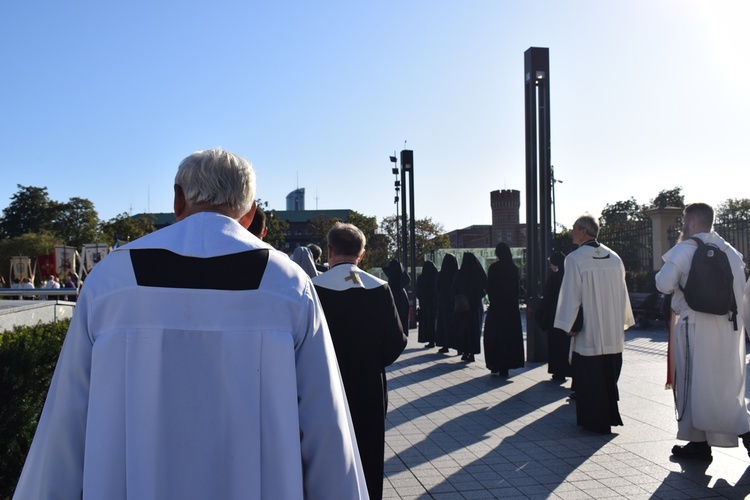 Ulicami Wrocławia ze św. Stanisławem i św. Dorotą